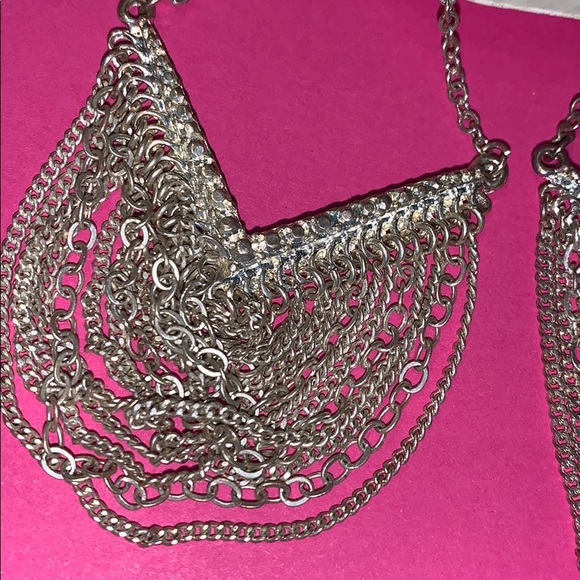 Two Pairs of Dangly Earrings - Picture 5 of 7